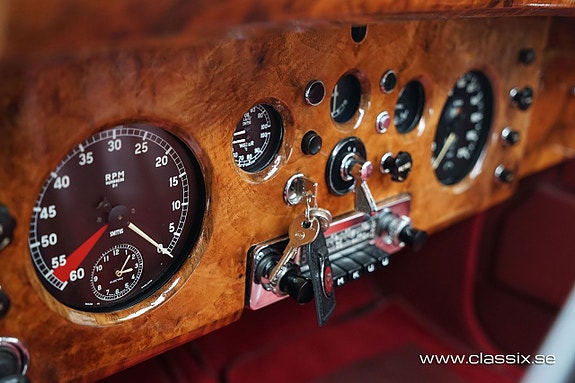 Jaguar Mark VIII 8 of 27