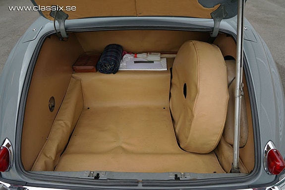 Jaguar Mark VIII 27 of 27