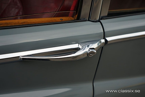 Jaguar Mark VIII 11 of 27