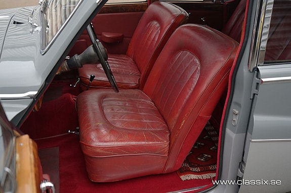 Jaguar Mark VIII 15 of 27