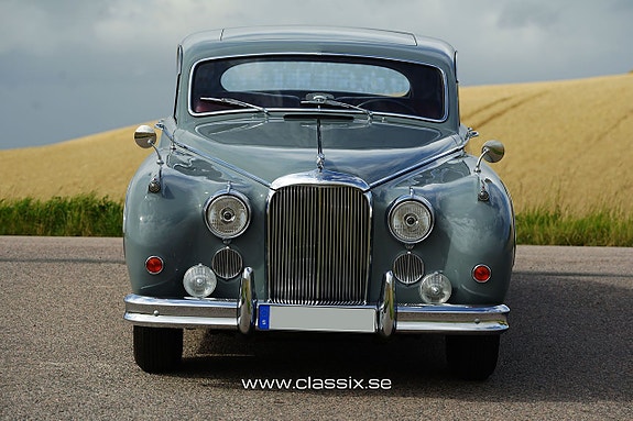 Jaguar Mark VIII 6 of 27