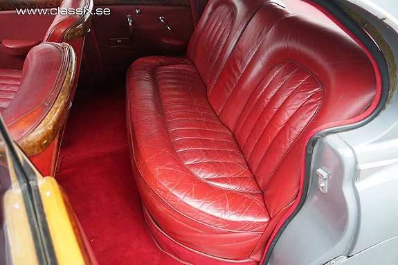 Jaguar Mark VIII 17 of 27