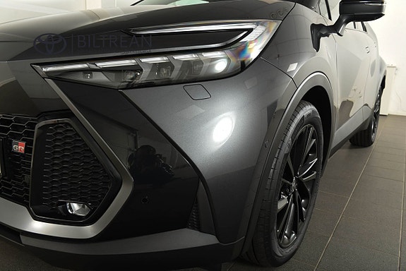 Toyota C-HR 6 of 13