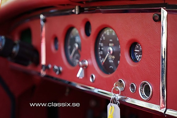 Jaguar XK150 4 of 5