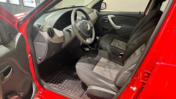 Dacia Sandero 2 of 5
