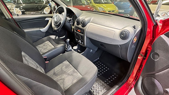 Dacia Sandero 9 of 9