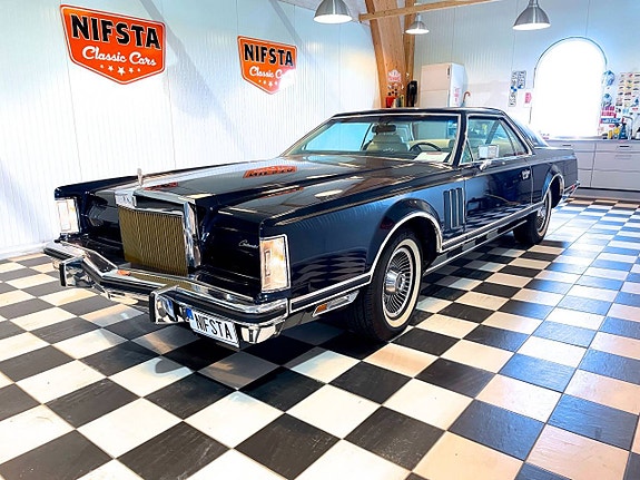 Lincoln Continental 2 of 5