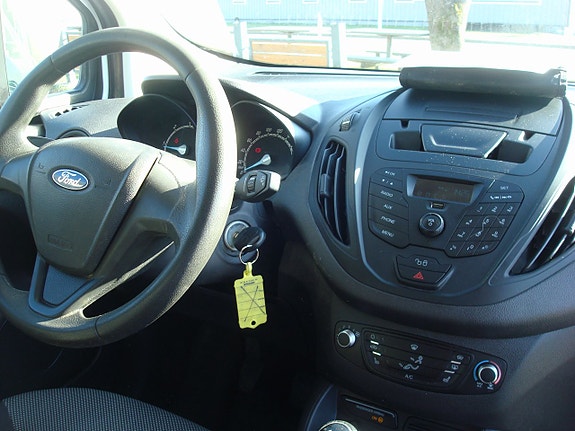 Ford Transit Courier 6 of 6