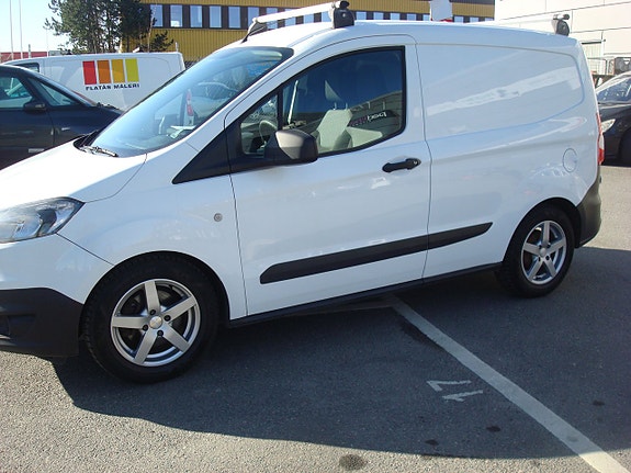 Ford Transit Courier 3 of 5