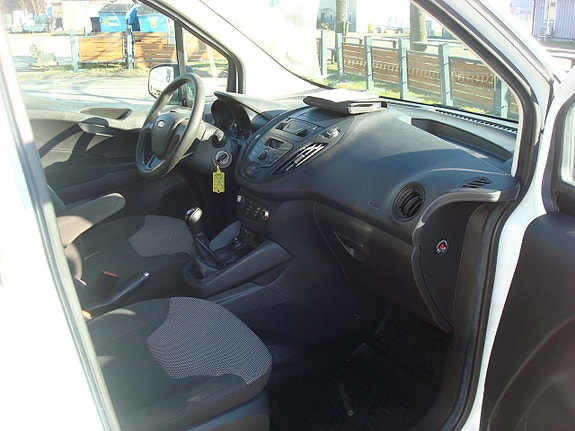 Ford Transit Courier 5 of 5