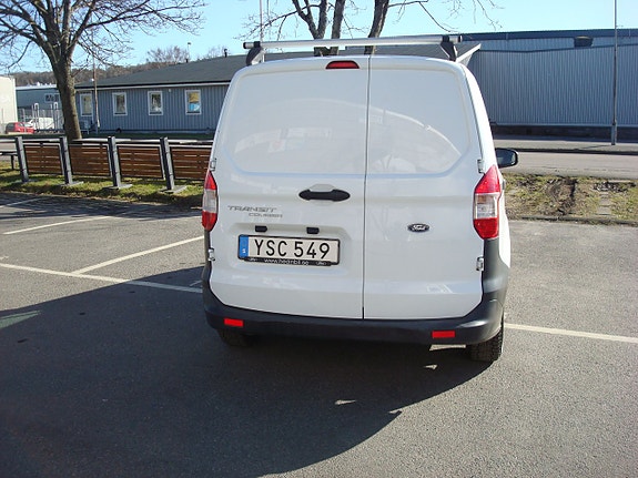 Ford Transit Courier 2 of 5