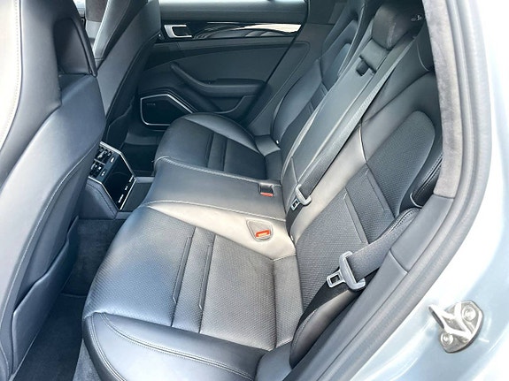 Porsche Panamera 4 7 of 10