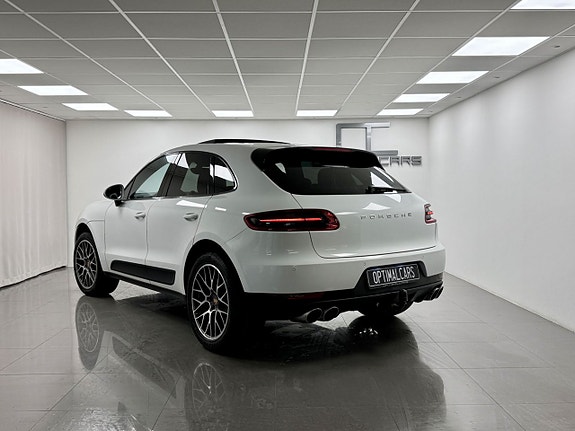 Porsche Macan S 9 of 16