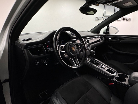 Porsche Macan S 4 of 16