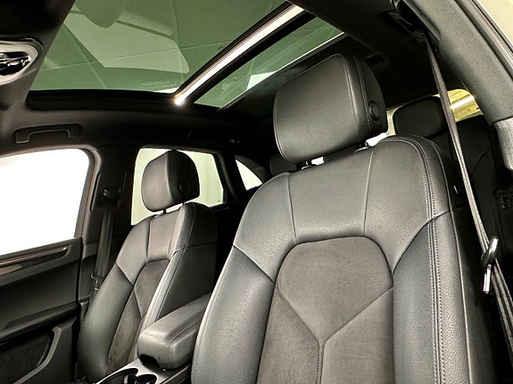 Porsche Macan S 6 of 16