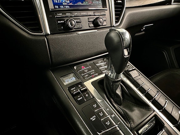 Porsche Macan S 10 of 16