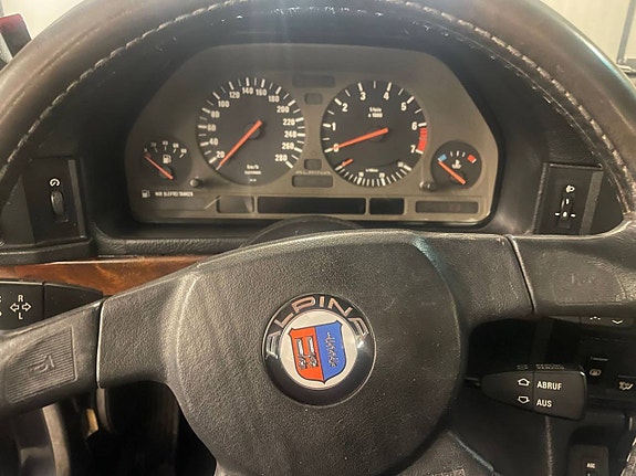Alpina B10 12 of 19