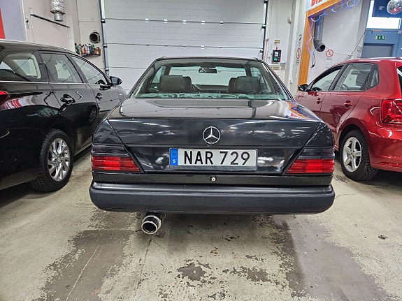 Mercedes-Benz E300 5 of 12