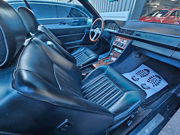 Mercedes-Benz E300 11 of 12