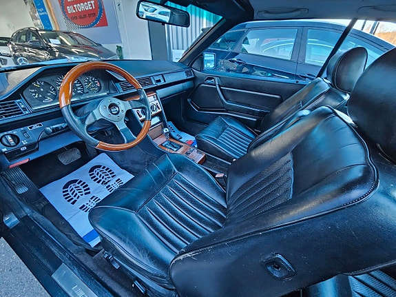 Mercedes-Benz E300 6 of 12