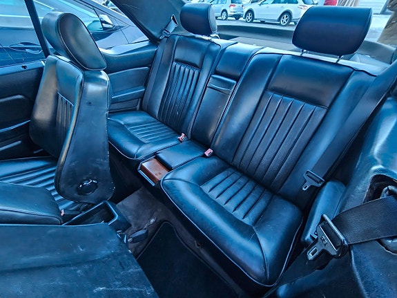Mercedes-Benz E300 9 of 12