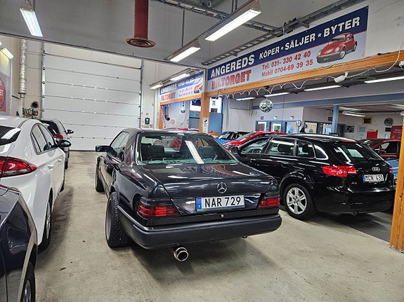 Mercedes-Benz E300 4 of 12