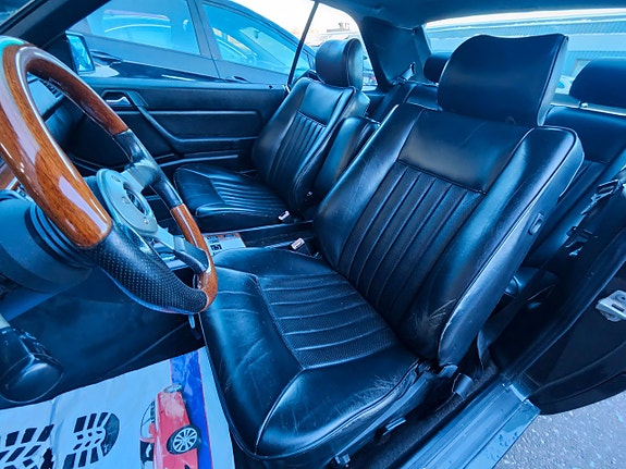 Mercedes-Benz E300 8 of 12
