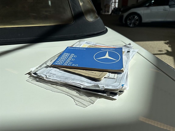 Mercedes-Benz 350 SL 17 of 17