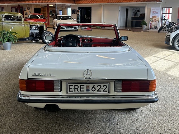 Mercedes-Benz 350 SL 12 of 17