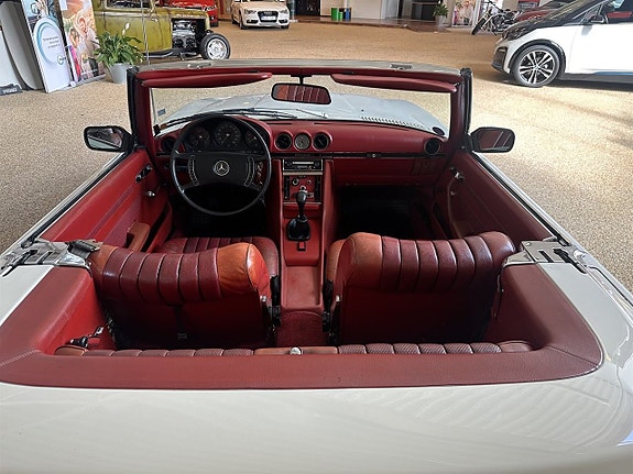 Mercedes-Benz 350 SL 10 of 17