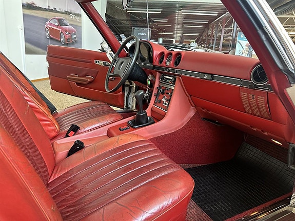 Mercedes-Benz 350 SL 8 of 17