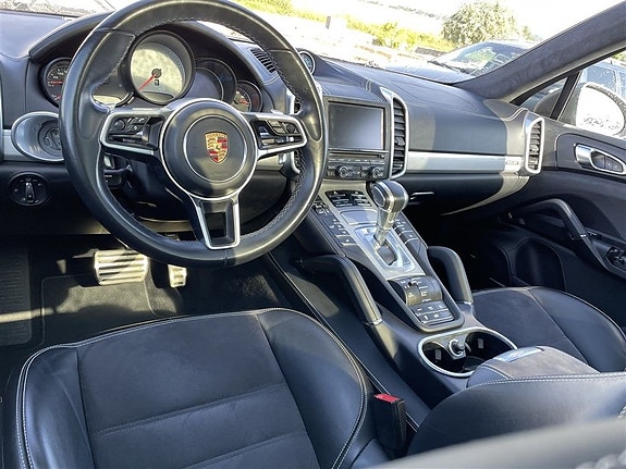 Porsche Cayenne GTS 3 of 5