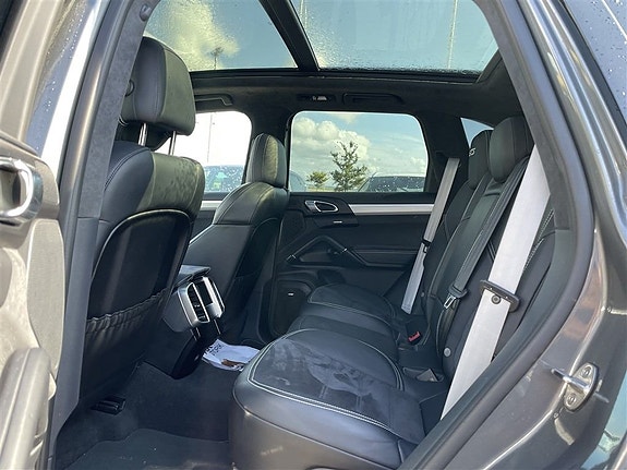 Porsche Cayenne GTS 4 of 5