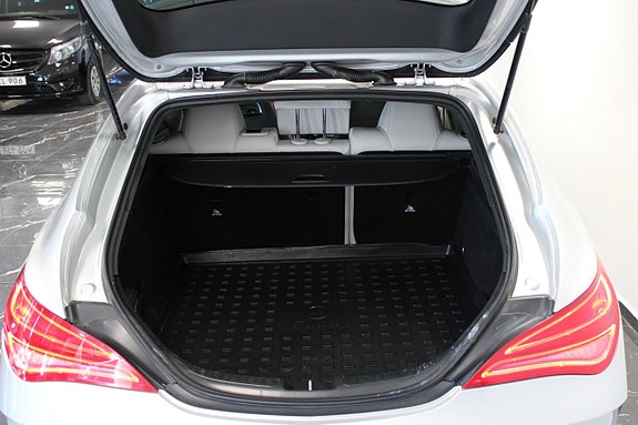 Mercedes-Benz CLA250 7 of 16