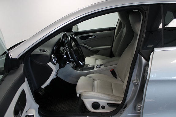 Mercedes-Benz CLA250 9 of 16