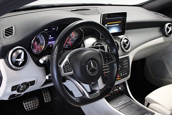 Mercedes-Benz CLA250 10 of 16