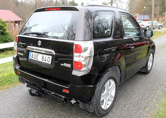 Suzuki Grand Vitara 2 of 3