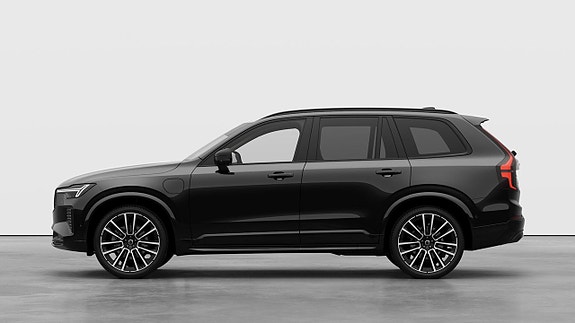 Volvo XC90 2 of 19