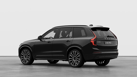 Volvo XC90 3 of 19