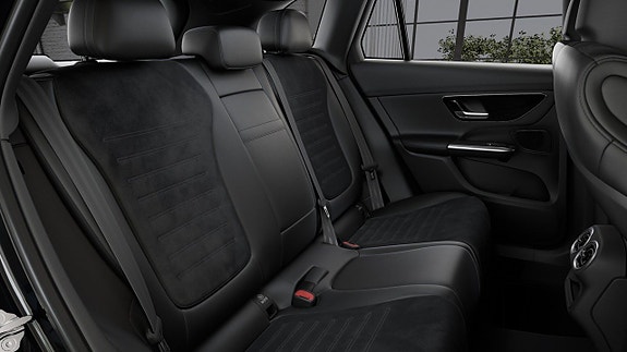 Mercedes-Benz GLC300 e 14 of 17