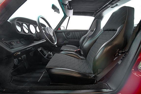 Porsche 911 Carrera 14 of 27