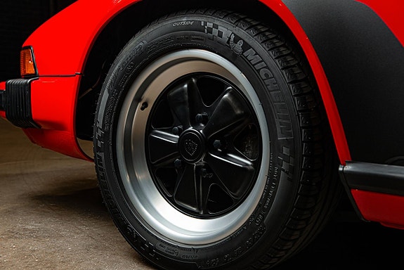 Porsche 911 Carrera 27 of 27