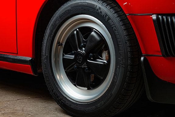 Porsche 911 Carrera 26 of 27