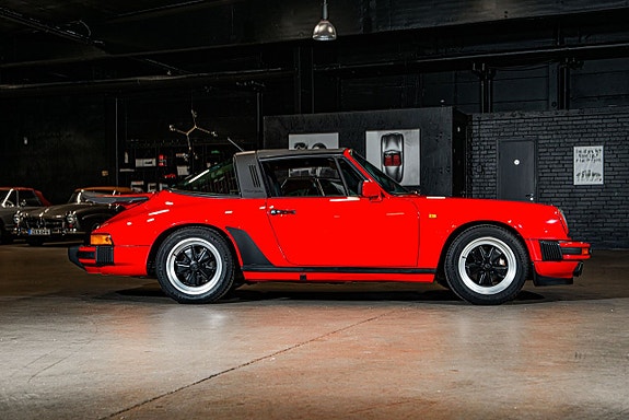 Porsche 911 Carrera 8 of 27