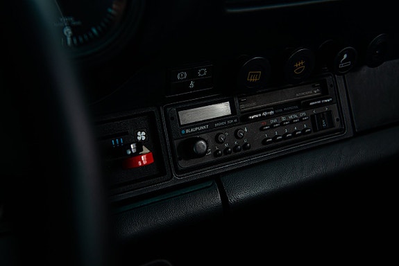 Porsche 911 Carrera 21 of 27