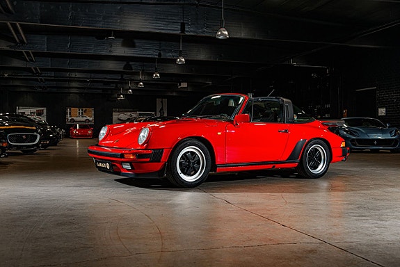 Porsche 911 Carrera 2 of 5