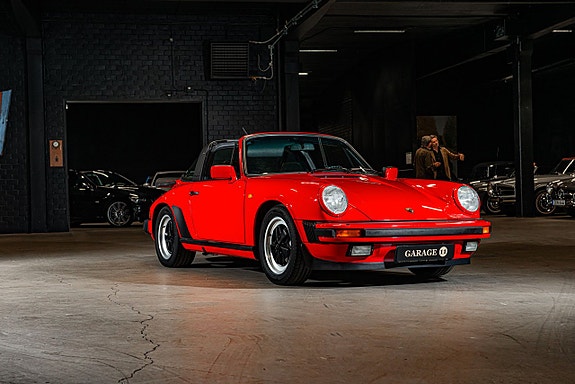 Porsche 911 Carrera 10 of 27