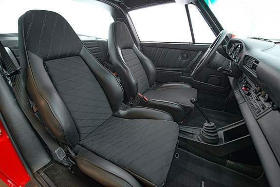 Porsche 911 Carrera 18 of 27