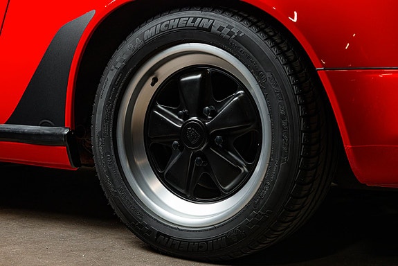 Porsche 911 Carrera 25 of 27