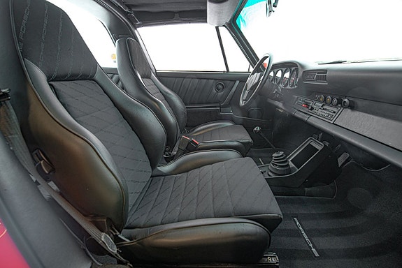 Porsche 911 Carrera 17 of 27